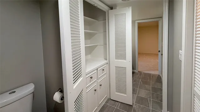 $189,900 | 624 South Ripple Creek Drive, Unit 624, Houston, TX 77057