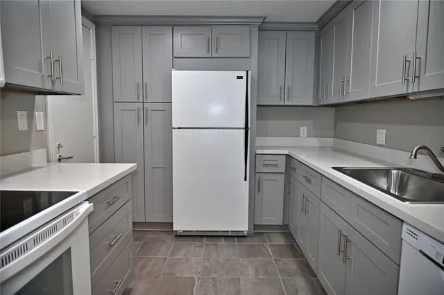 $189,900 | 624 South Ripple Creek Drive, Unit 624, Houston, TX 77057