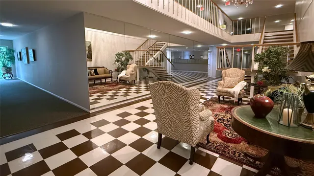 $189,900 | 624 South Ripple Creek Drive, Unit 624, Houston, TX 77057