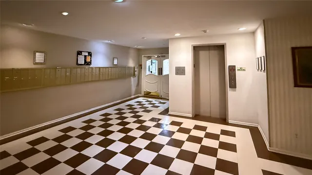 $189,900 | 624 South Ripple Creek Drive, Unit 624, Houston, TX 77057