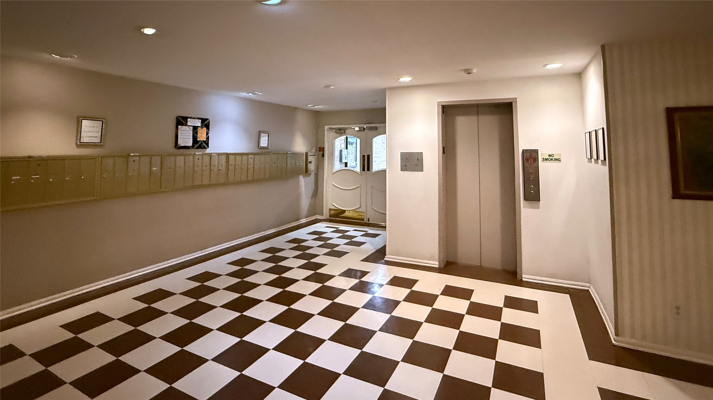 624 South Ripple Creek Drive, Unit 624 Houston, TX 77057 - Photo 25 of 30 a view of a refrigerator in kitchen and a window