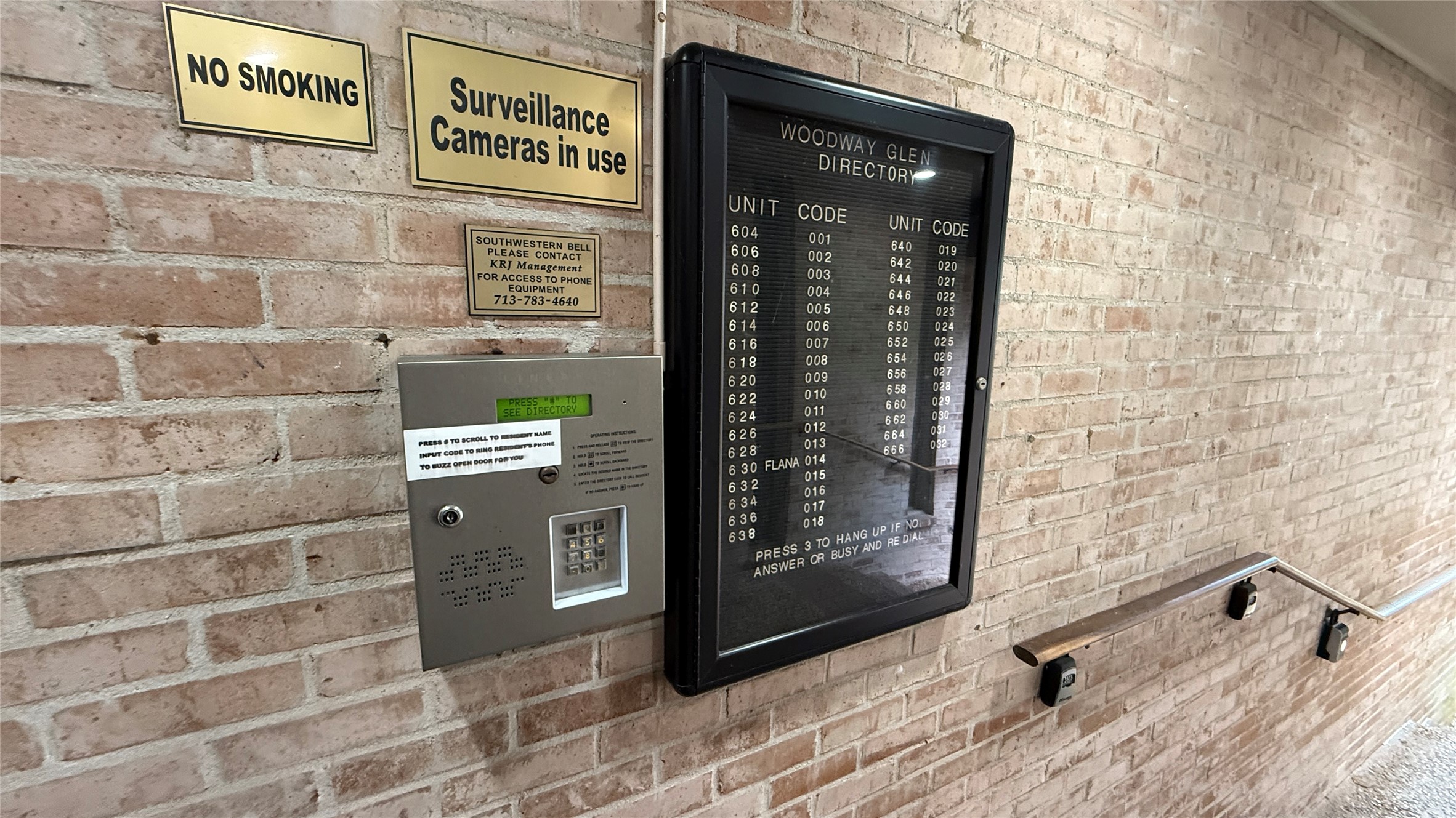 624 South Ripple Creek Drive, Unit 624 Houston, TX 77057 - Photo 28 of 30 a bathroom with a shower and a sink