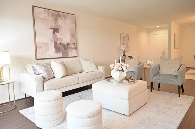 $189,900 | 624 South Ripple Creek Drive, Unit 624, Houston, TX 77057