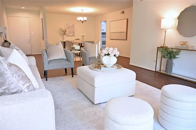 $189,900 | 624 South Ripple Creek Drive, Unit 624, Houston, TX 77057