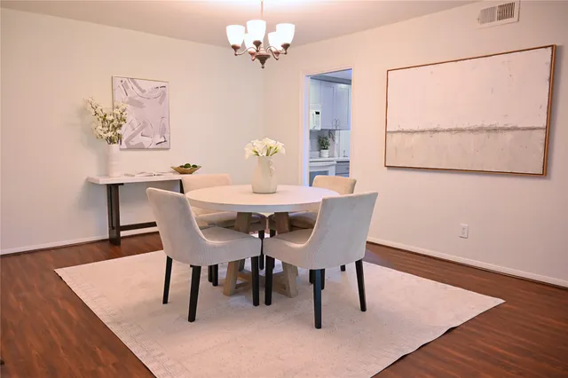 $189,900 | 624 South Ripple Creek Drive, Unit 624, Houston, TX 77057