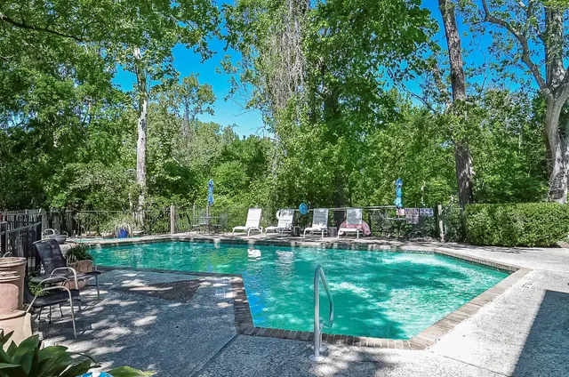 $189,900 | 624 South Ripple Creek Drive, Unit 624, Houston, TX 77057