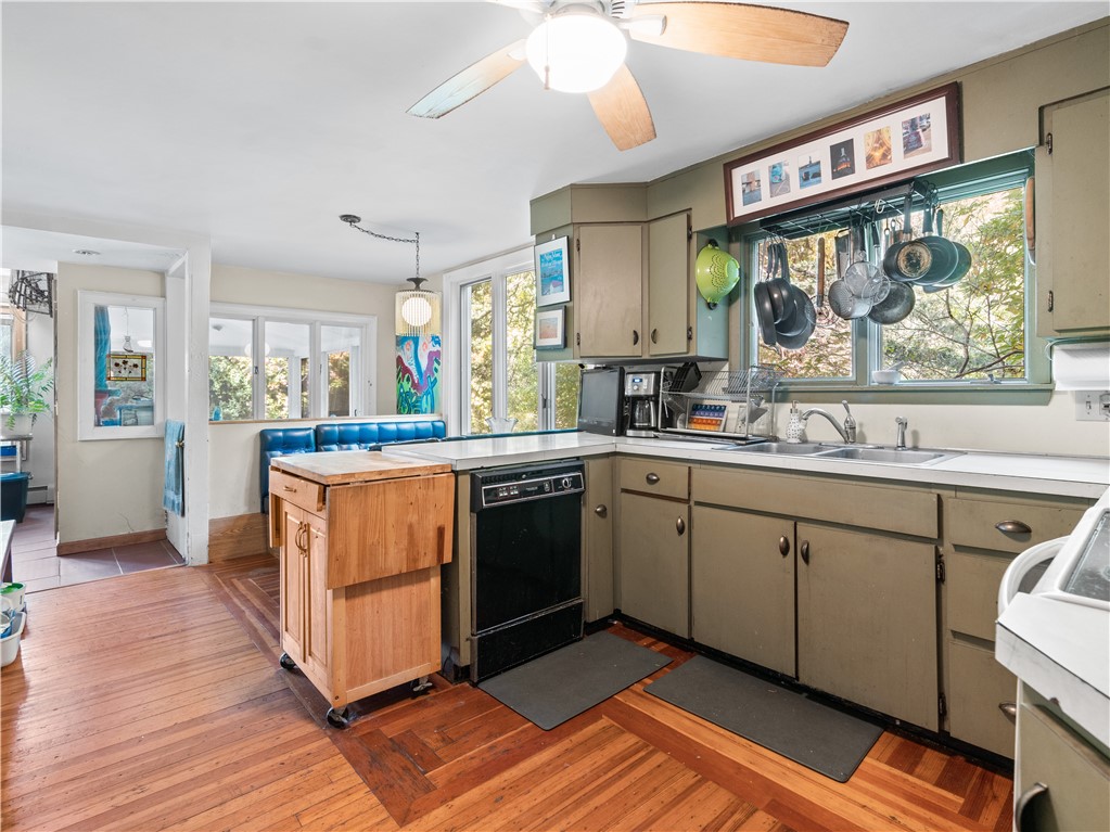 37 Wagner Road Westerly, RI 02891 - Photo 6 of 31