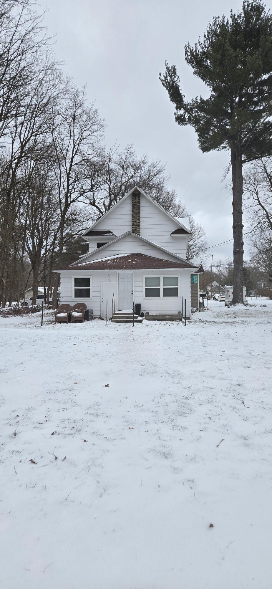 218 North Baldwin Street Whitehall, MI 49461 - Photo 4 of 15 20251230_121638~2