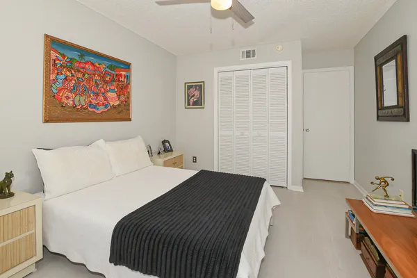 $198,800 | 950 South Kanner Highway, Unit 905, Stuart, FL 34994