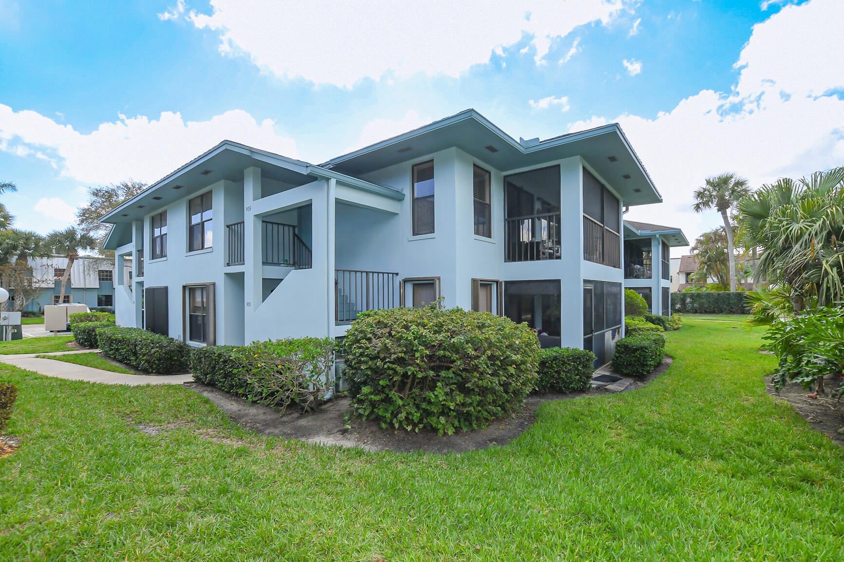 950 South Kanner Highway, Unit 905 Stuart, FL 34994 - Photo 3 of 34 a front view of a house with a garden