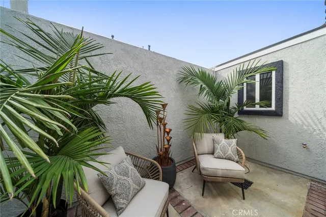 a view of outdoor space yard and porch