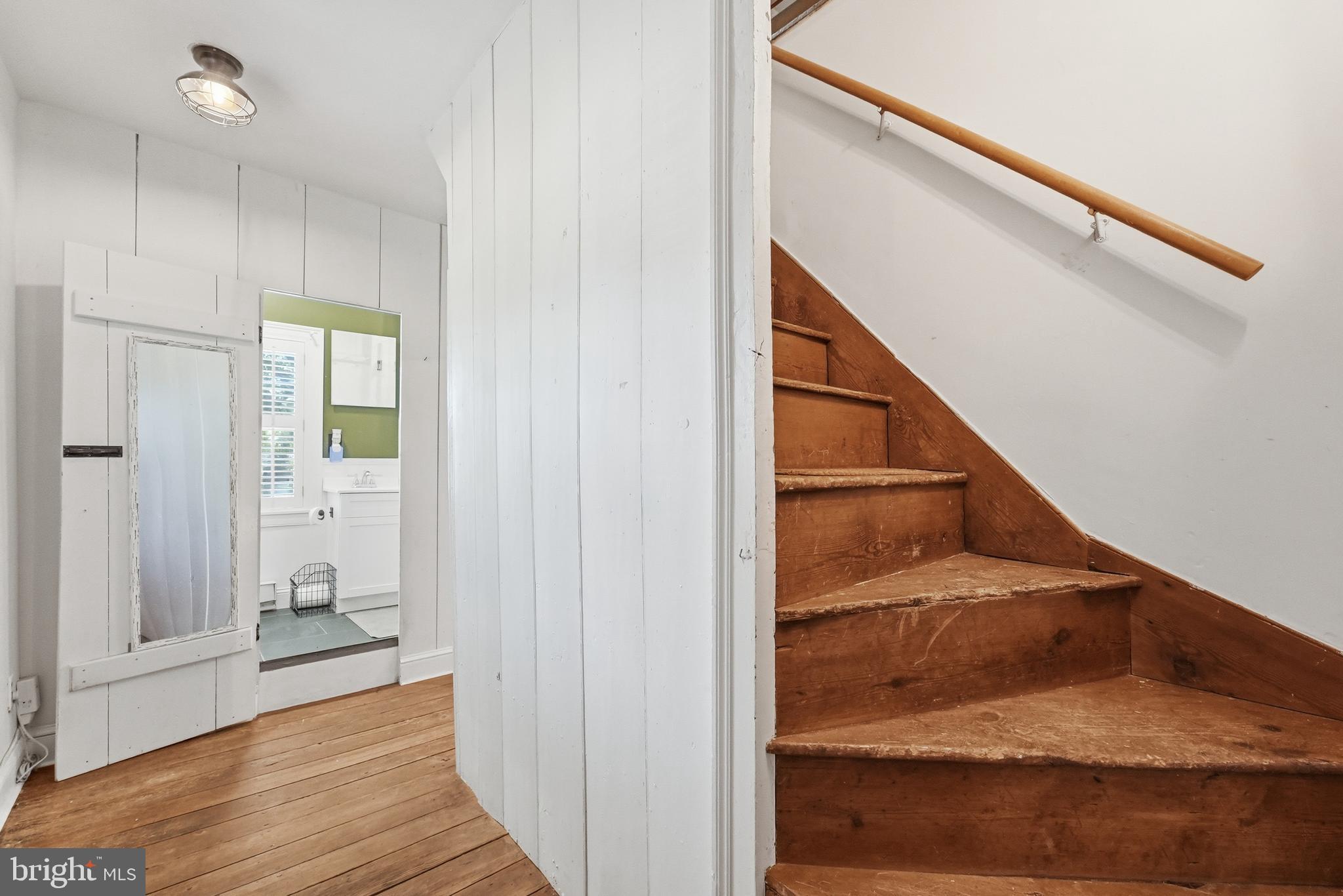 8200 Buckland Mill Road Gainesville, VA 20155 - Photo 21 of 30 Stairway