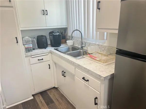 a close view of sink and tap