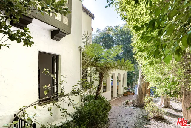 $4,875,000 | 1135 Sunset Vale Avenue, West Hollywood, CA 90069