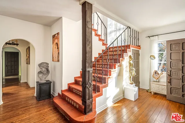 $4,875,000 | 1135 Sunset Vale Avenue, West Hollywood, CA 90069