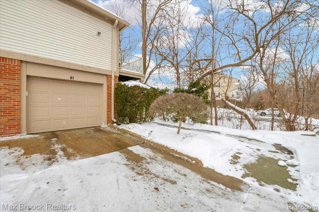 41 North Squirrel Road Auburn Hills, MI 48326 - Photo 2 of 19