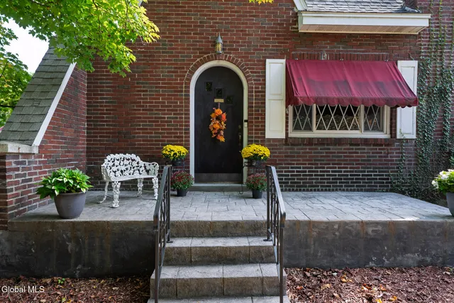 $399,900 | 20 Chester Court, Brunswick, NY 12182