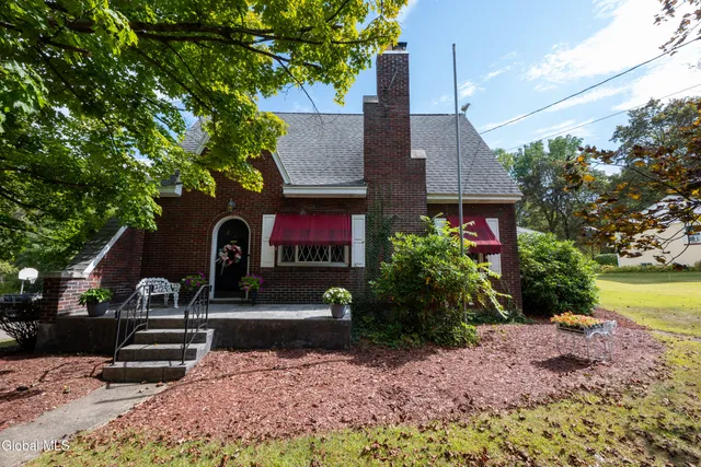 $399,900 | 20 Chester Court, Brunswick, NY 12182