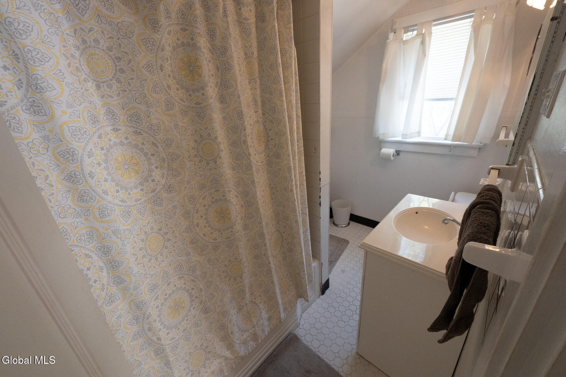 20 Chester Court Brunswick, NY 12182 - Photo 37 of 42 2nd floor full bath