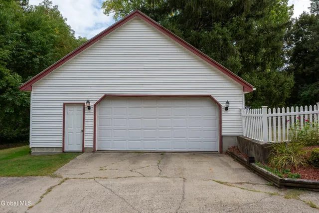 $399,900 | 20 Chester Court, Brunswick, NY 12182