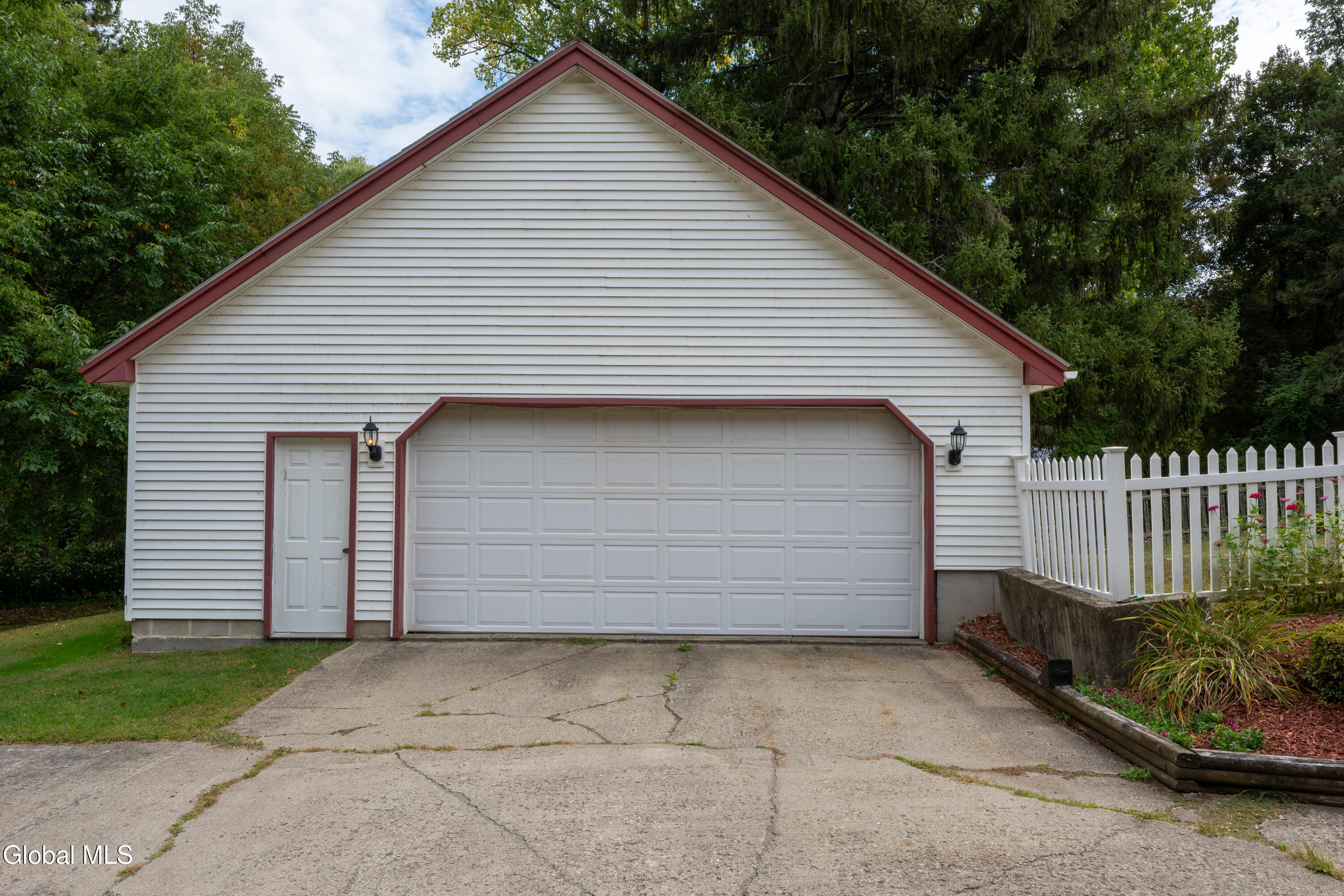 20 Chester Court Brunswick, NY 12182 - Photo 9 of 42 20 Chester Court detached garage close u