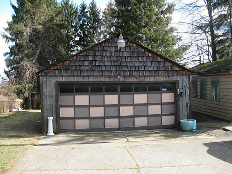 1925 McKees Rocks Road McKees Rocks, PA 15136 - Photo 3 of 7 Parking Lot/Garage.