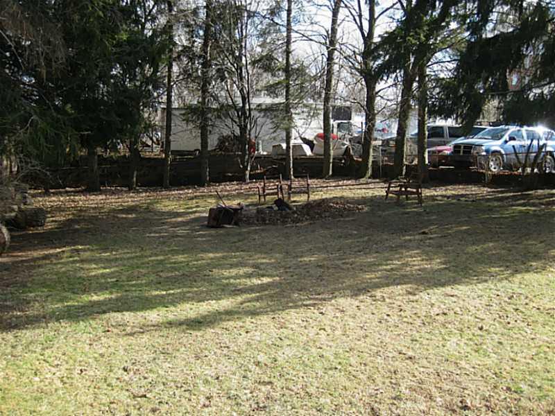 1925 McKees Rocks Road McKees Rocks, PA 15136 - Photo 5 of 7 Yard/Garden.