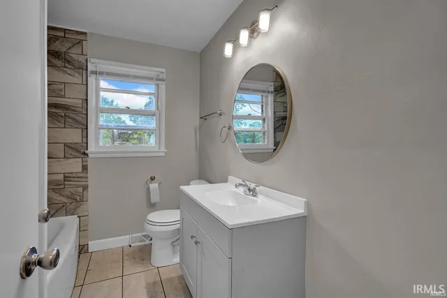 $1,975 | 522 West Green Road, Bloomington, IN 47403