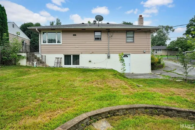 $1,975 | 522 West Green Road, Bloomington, IN 47403