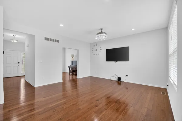 $369,900 | 820 Tanglewood Drive, Jackson, MI 49203