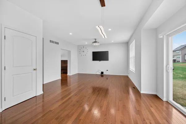 $369,900 | 820 Tanglewood Drive, Jackson, MI 49203