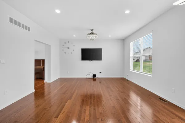 $369,900 | 820 Tanglewood Drive, Jackson, MI 49203