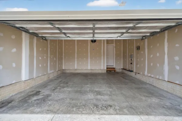 $369,900 | 820 Tanglewood Drive, Jackson, MI 49203