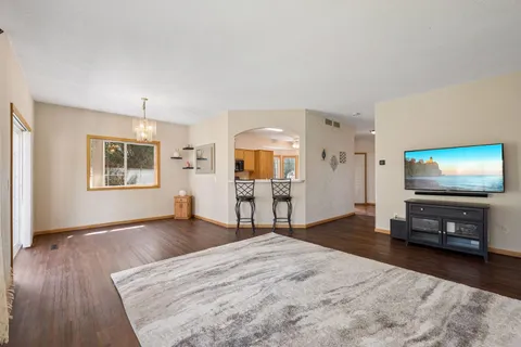 $334,900 | 14713 Courtyard Circle, Burnsville, MN 55306