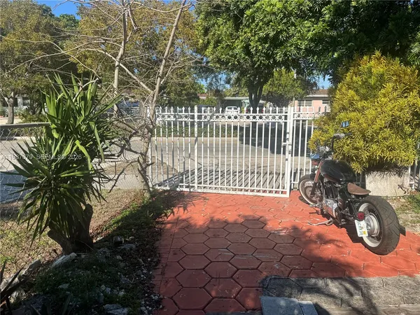$900 | 11245 Northwest 62nd Avenue, Hialeah, FL 33012