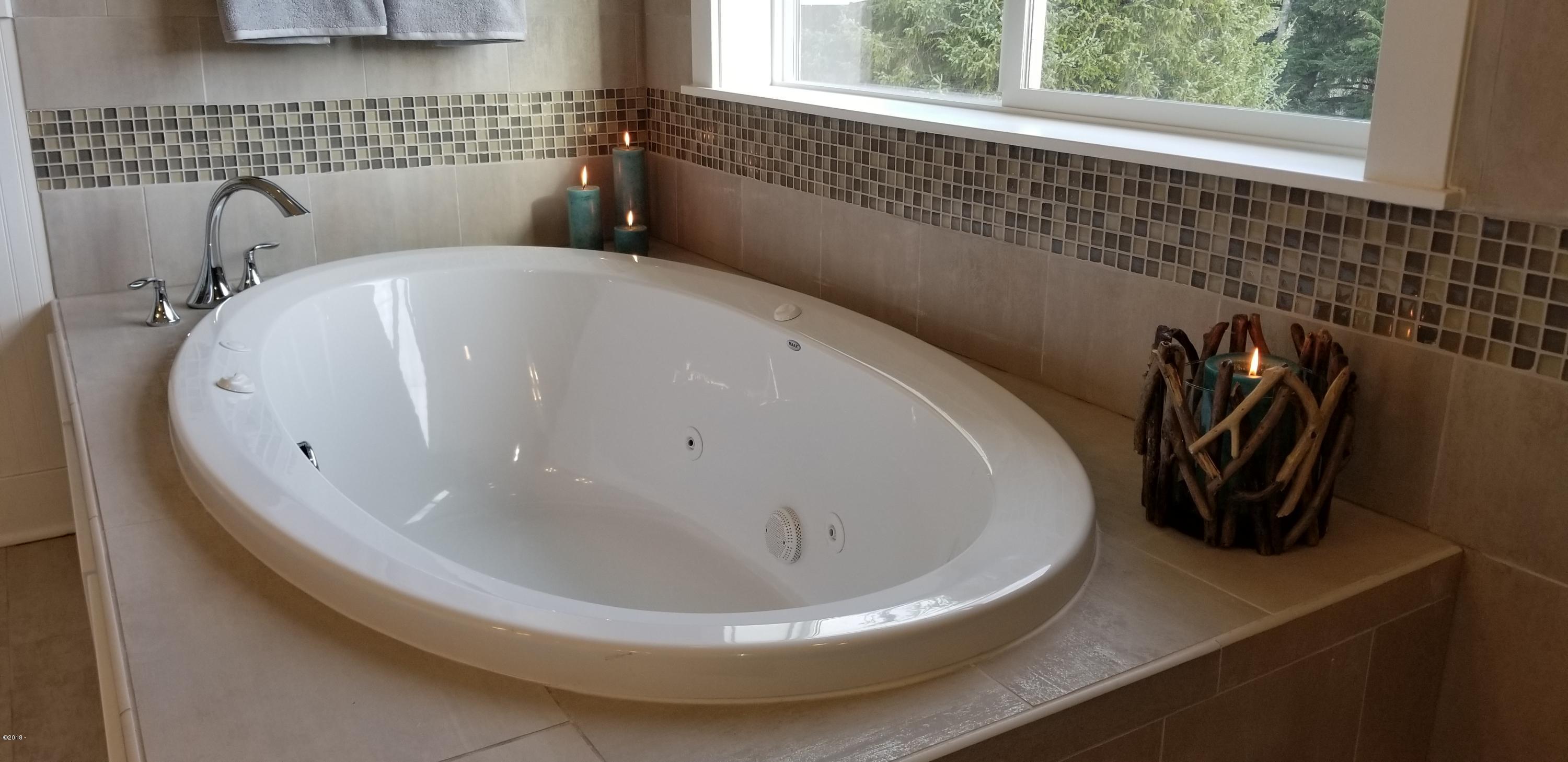 34790 Lahaina Loop Road Pacific City, OR 97135 - Photo 23 of 30 Master Bath_Tub