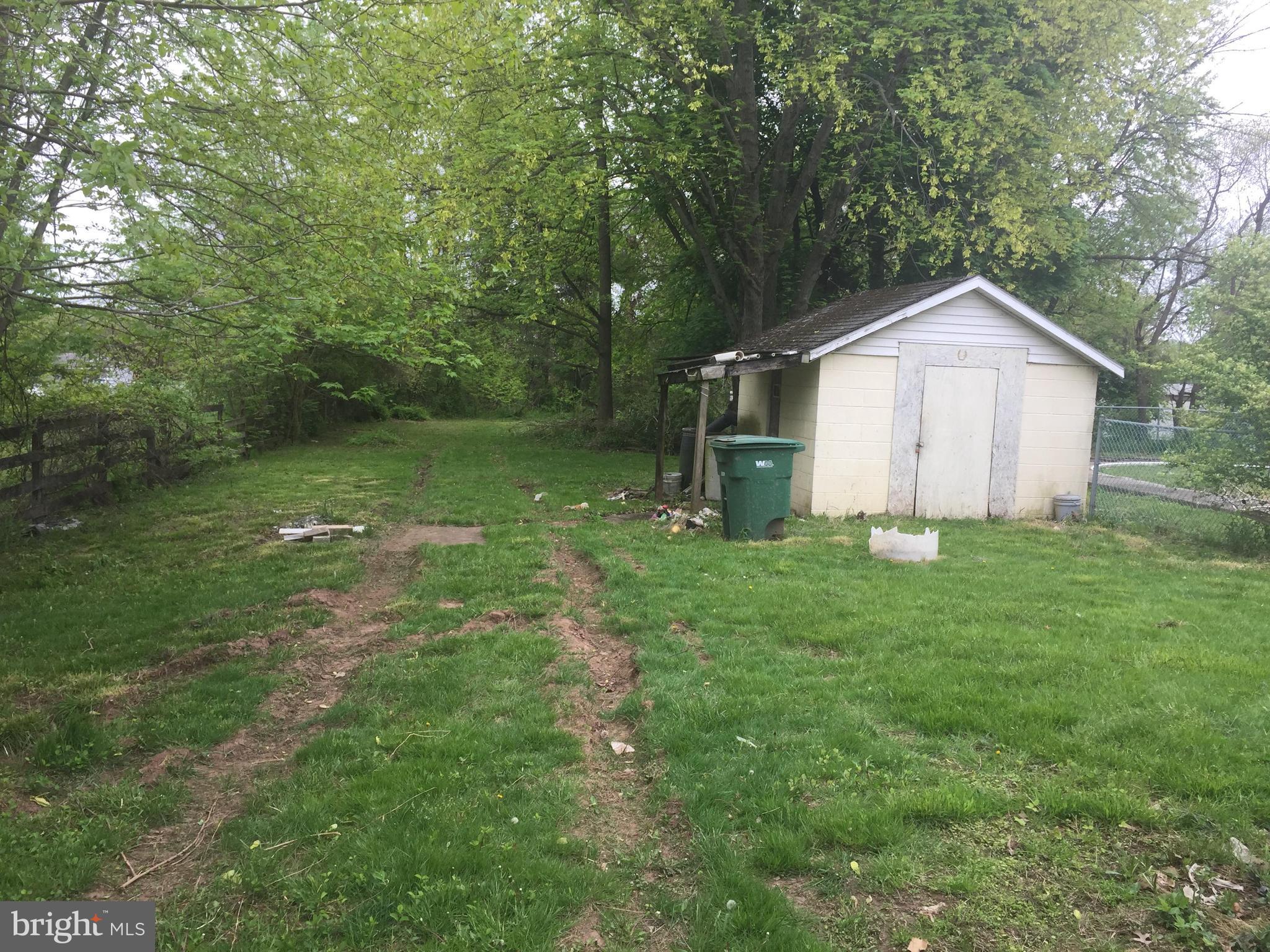 19 Cloverleaf Road York, PA 17406 - Photo 3 of 4