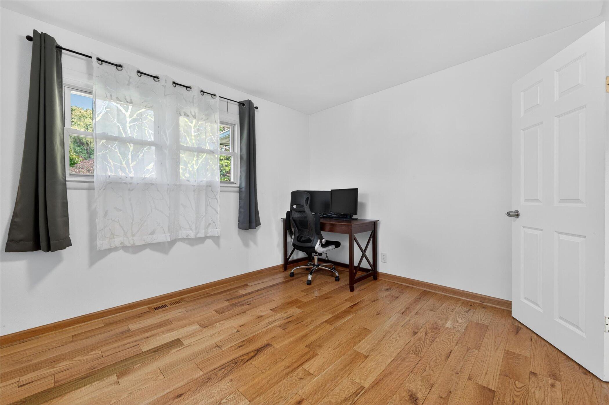 900 Pomona Road Ann Arbor, MI 48103 - Photo 25 of 60 25-900-Pomona-Rd-WindowStill