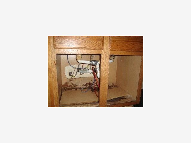 96 Cunningham Way Watsonville, CA 95076 - Photo 5 of 9 a picture of a bathroom with a shower and a mirror