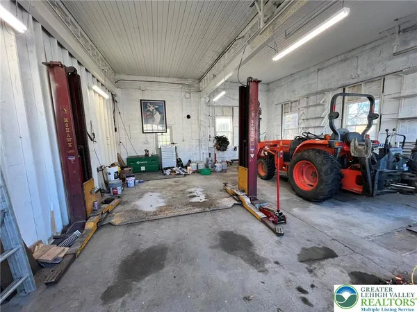 $2,000 | 139 Main Street, Hellertown, PA 18055