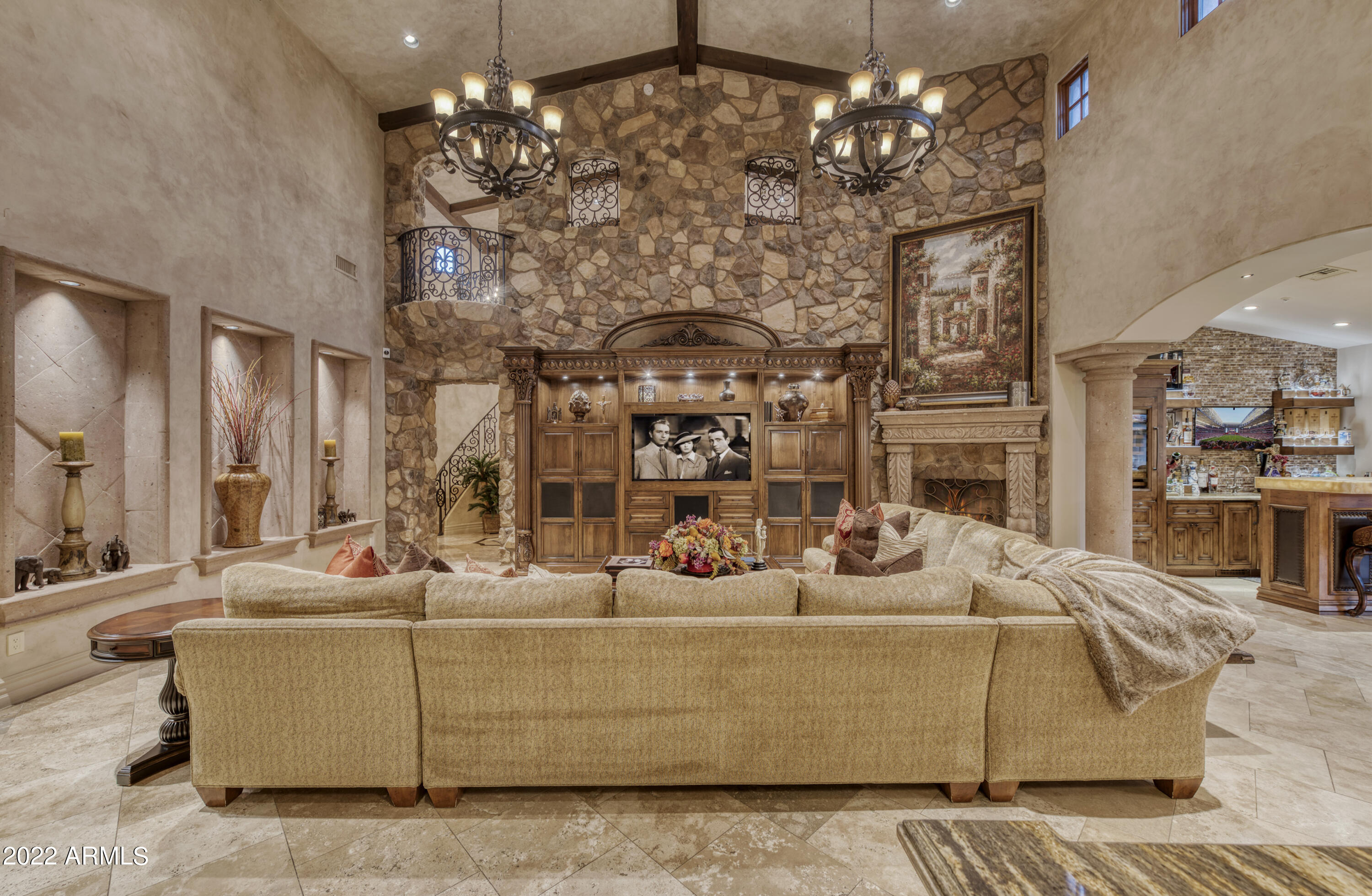 6683 East Judson Road Paradise Valley, AZ 85253 - Photo 13 of 78 015_Family Room ~ Wet Bar