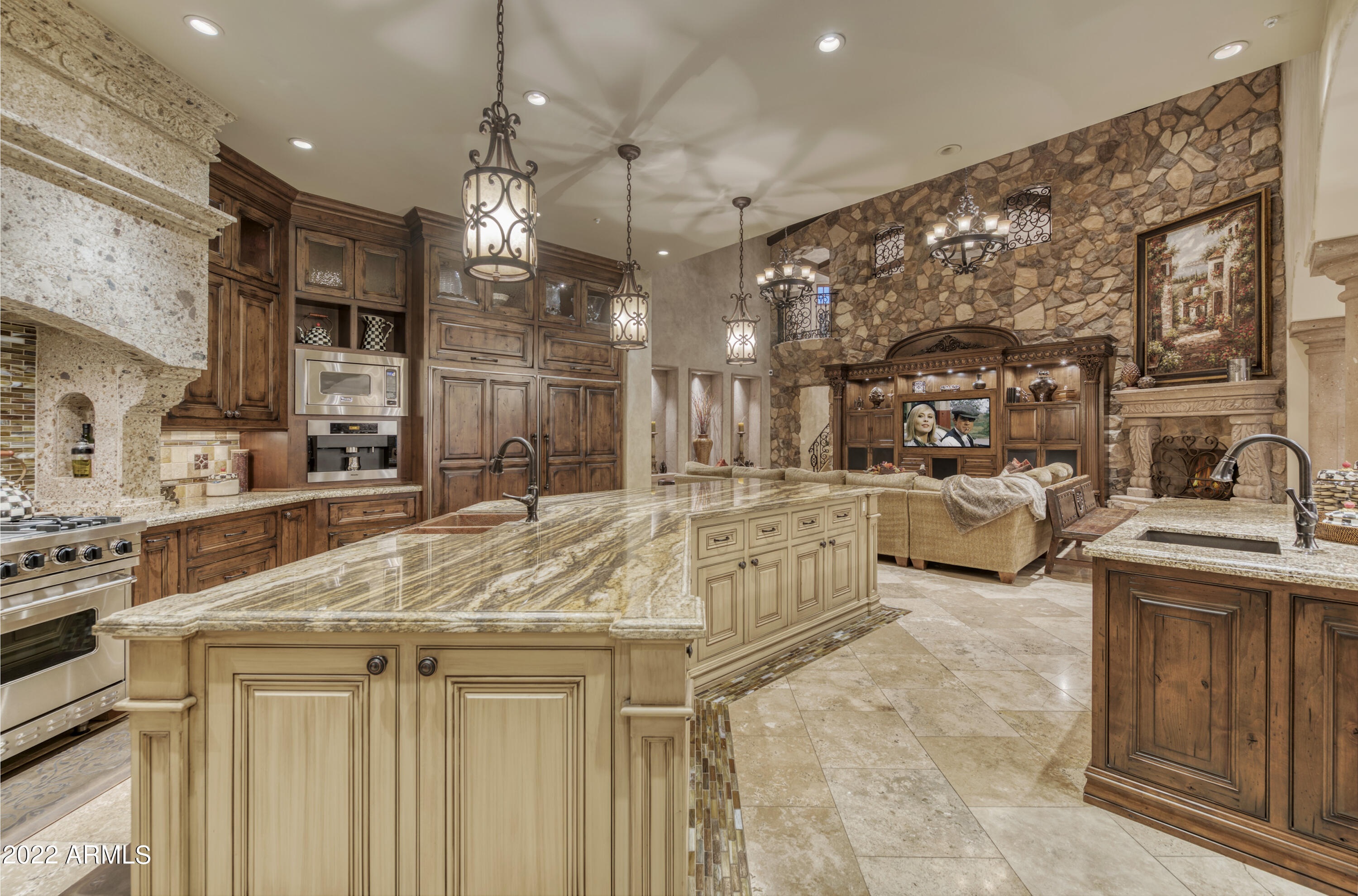 6683 East Judson Road Paradise Valley, AZ 85253 - Photo 25 of 78 023_Kitchen ~ Family Room