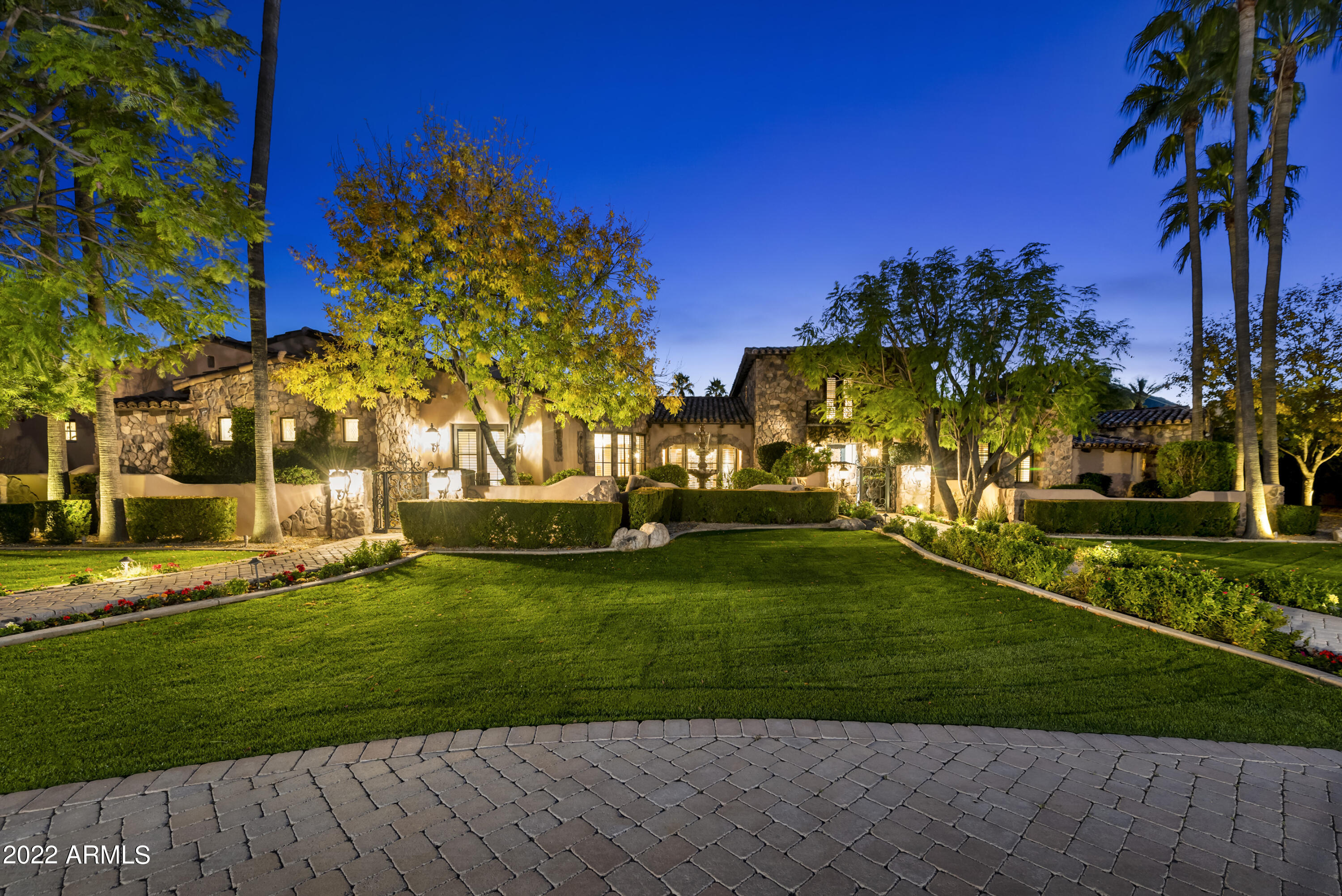 6683 East Judson Road Paradise Valley, AZ 85253 - Photo 4 of 78 005_Front View at Twilight