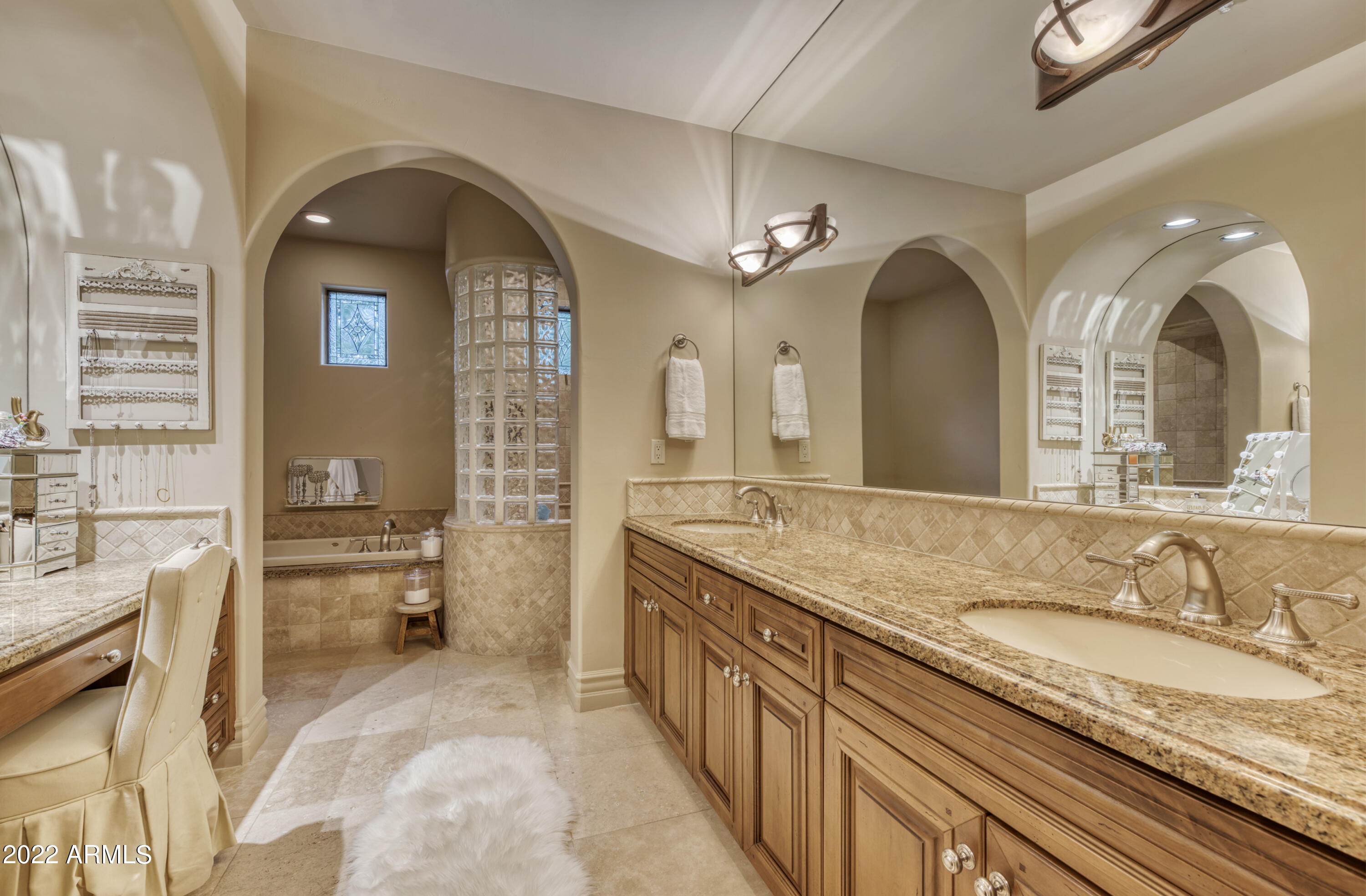6683 East Judson Road Paradise Valley, AZ 85253 - Photo 61 of 78 054_Bathroom 2 Ensuite