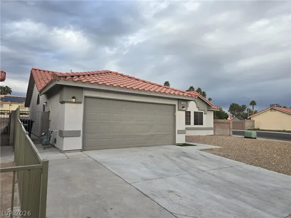 $2,300 | 5843 Berry Hill Lane, North Las Vegas, NV 89031