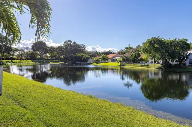 $615,000 | 13950 Oak Ridge Drive, Davie, FL 33325