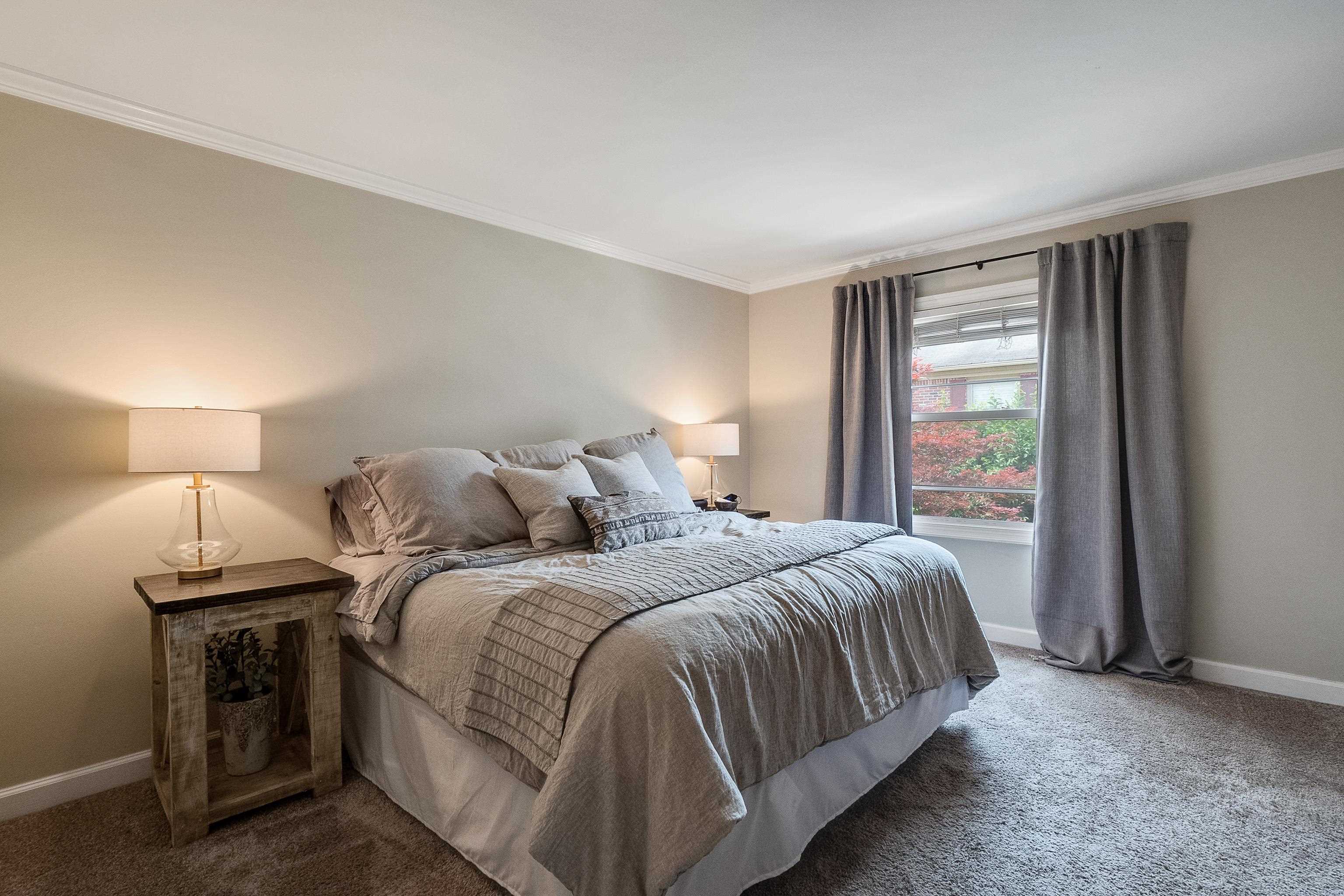 1237 Chamberlain Drive, Unit 1237 Memphis, TN 38119 - Photo 16 of 25 a bedroom with a bed and a lamp