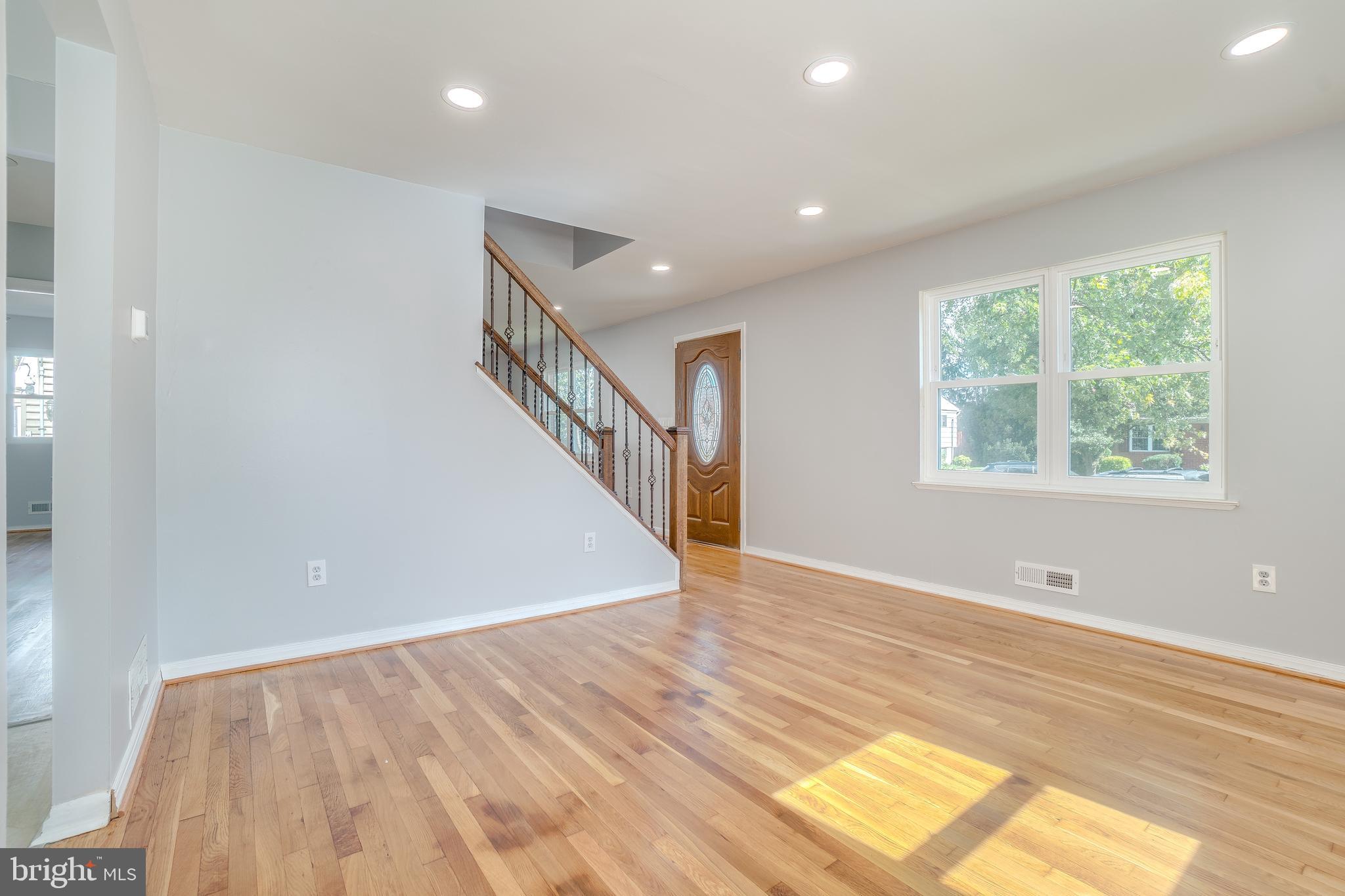 1414 Hallwood Road Baltimore, MD 21228 - Photo 3 of 44