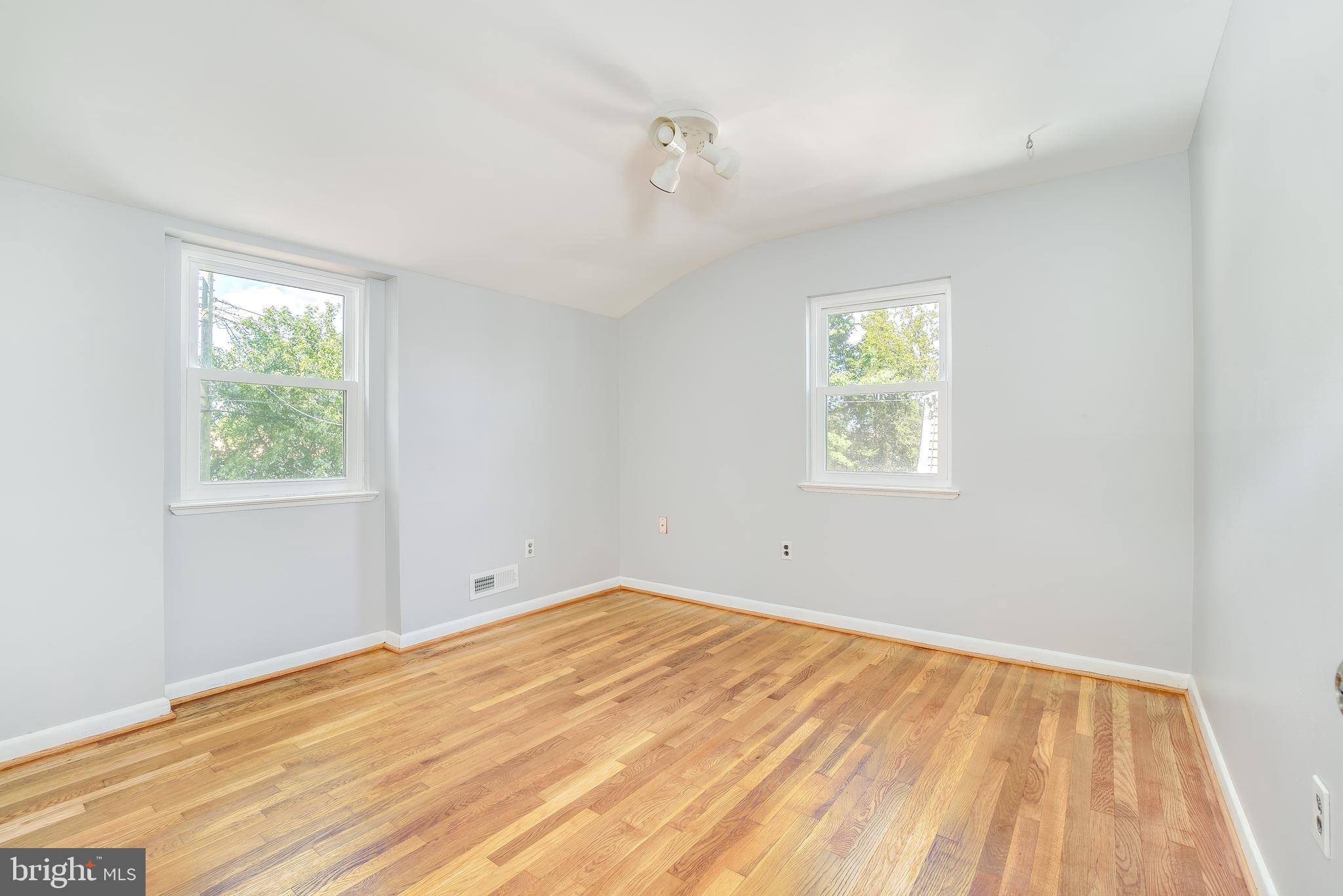 1414 Hallwood Road Baltimore, MD 21228 - Photo 29 of 44