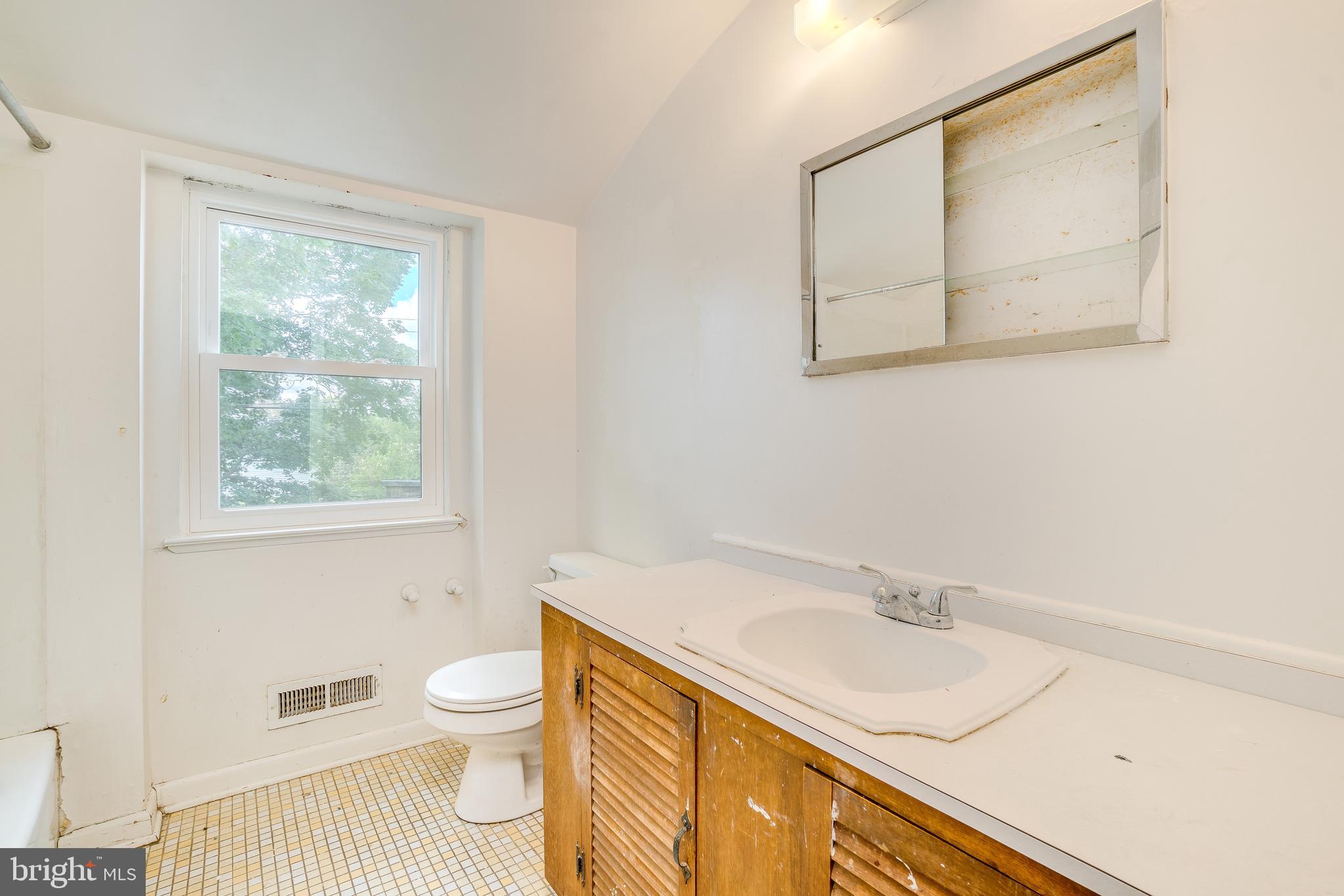 1414 Hallwood Road Baltimore, MD 21228 - Photo 30 of 44